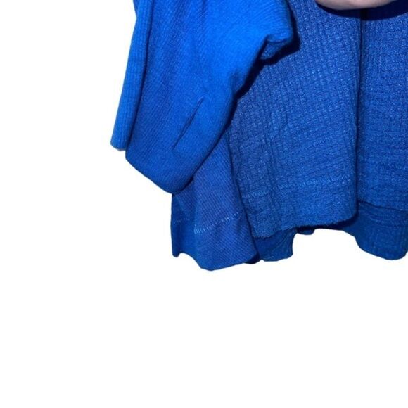 We The Free Malibu soft knit Thermal Blue oversized distressed Top - Picture 3 of 11